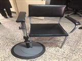 ساخت صندلی ویژه اندازه گیری فشار خون توسط بهورز خانه بهداشت 