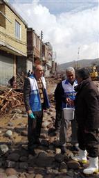 حضور تیمهای بهداشتی در روستاهای سیل زده شهرستان مراغه و امداد رسانی به آسیب دیدگان