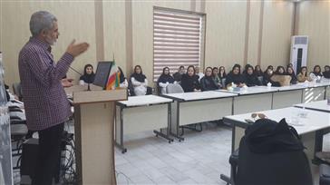 در چهارمین روز از هفته سلامت/رئیس دانشکده و هیئت همراه از بیماران بستری عیادت کردند